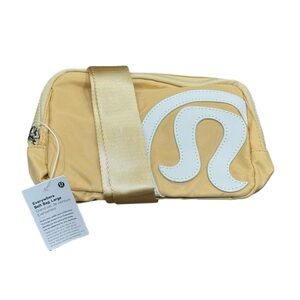 Lululemon Everywhere Belt Bag 2L Tan/White W/ Logo  New W/ TAGS  ☆